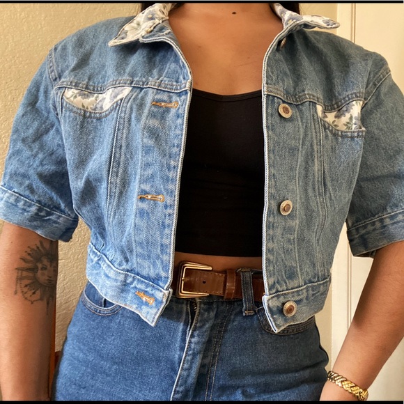 Vintage 80s/90s floral denim jacket - Picture 2 of 5